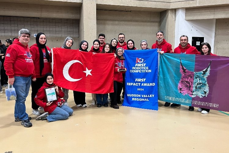 Türk öğrencilerden robot yarışmasında büyük başarı