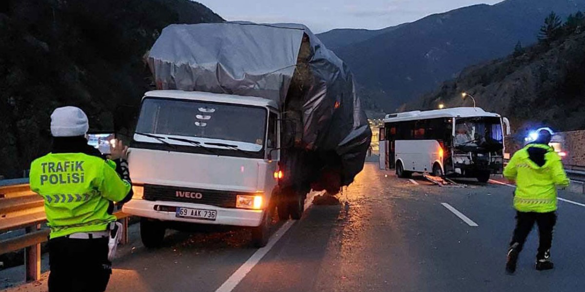 Rizeli Araç Zigana Dağı'nda Kaza yaptı: 2 Yaralı