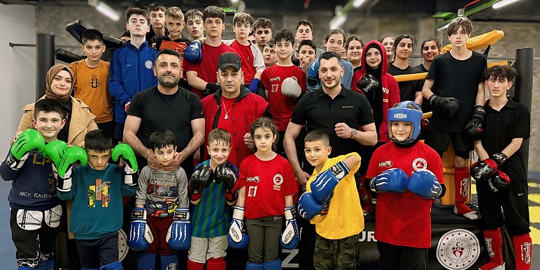 MHP Rize İl Başkanı Alkan, Sporcu Gençlerle Bir Araya Geldi