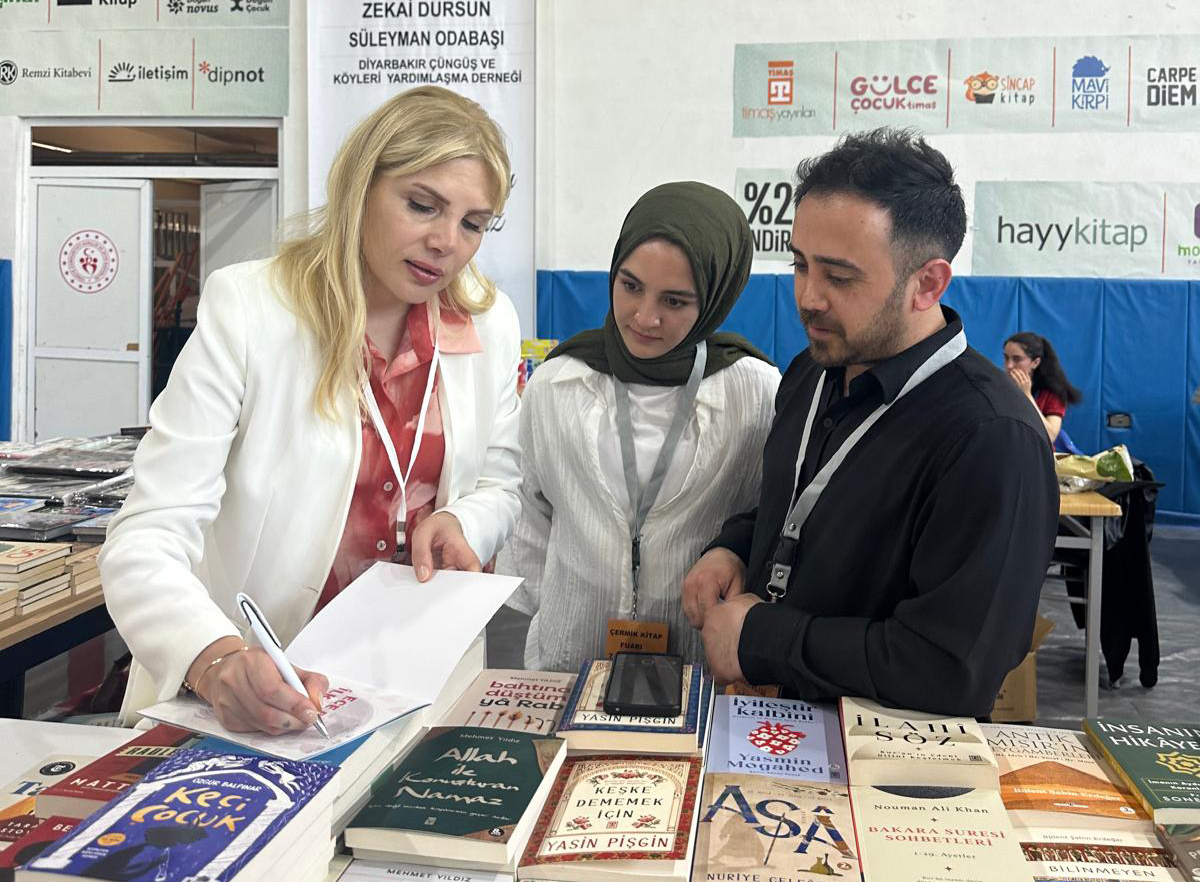 Rizeli Yazar Selen Karagöz Diyarbakır’da Okurlarıyla Buluştu