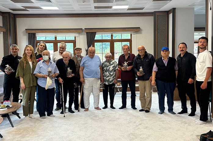 Güneysu Gençlik Merkezi, Huzurevi Sakinleriyle Babalar Günü’nü Kutladı