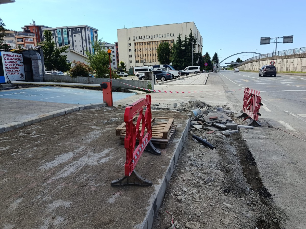 Rize Belediyesi Trafik Çilesine Neşter Vuruyor: Yol Genişletme Çalışmaları Sürüyor