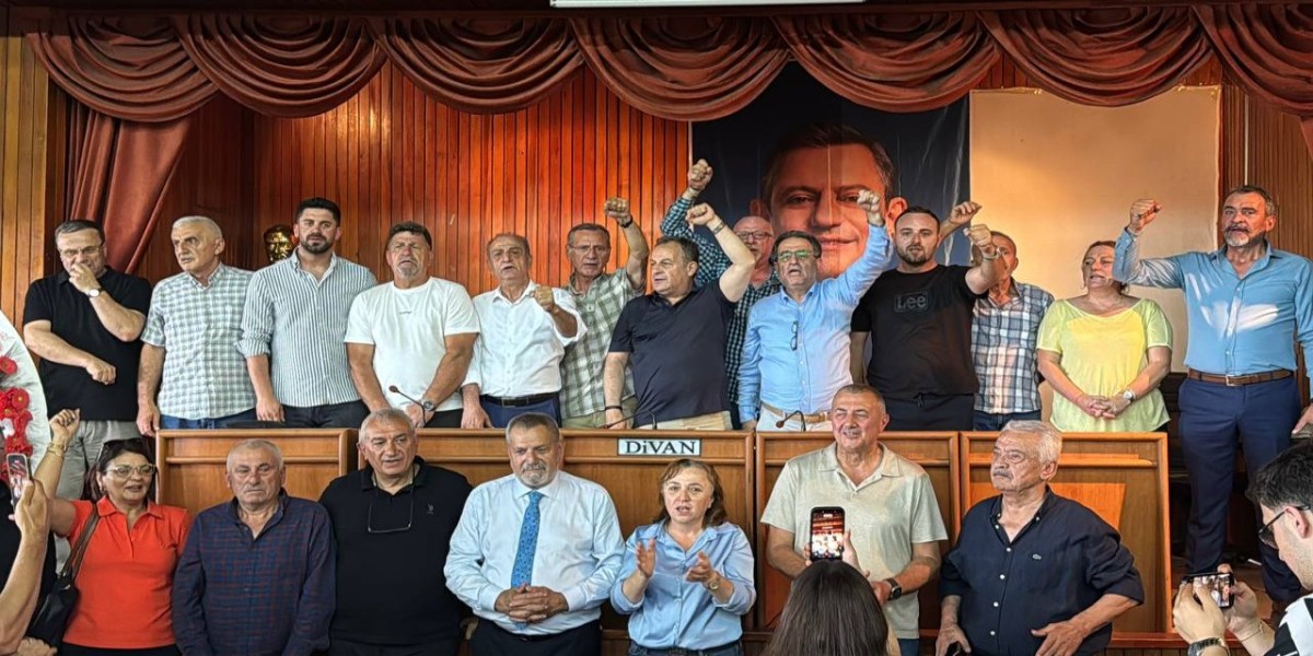 CHP Rize'de Görevden Alma Kararı Sonrası Tepkiler Büyüyor: Çervatoğlu'ndan Sert Açıklamalar