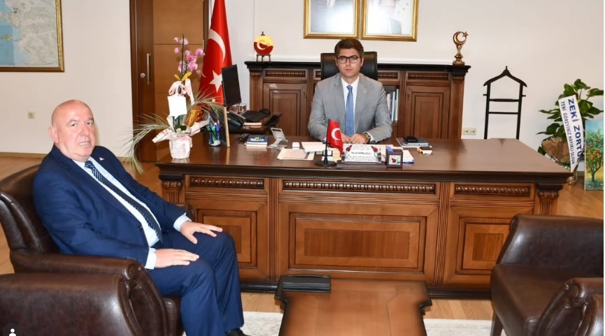 İzmir Menderes’ten Rize’ye Gönül Köprüsü: İlçe Müdürü Mehmet Uzun’dan Kaymakam Murat Karaloğlu’na Hayırlı olsun Ziyareti.