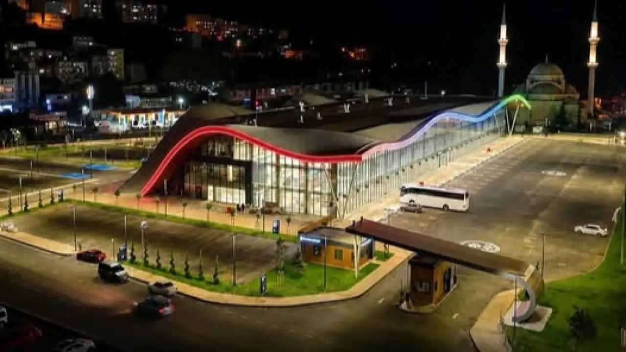 TRABZON OTOGARINDA NEDEN GECE YARISI TOPLU ULAŞIM YOK?
