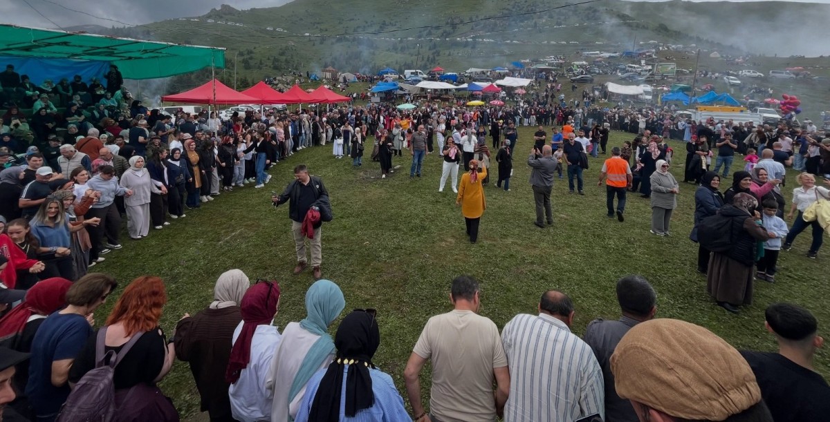 6. Tozköy Bal Ve Likapa Şenliği Sisler Altında Yoğun Bir Katılımla Yapıldı