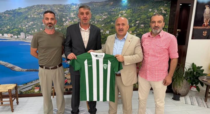 Çayelispor Yönetiminden Başkan Çiftçi’ye Ziyaret: “Güçlü Bir Çayelispor Oluşturacağız”