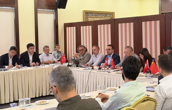 Çinli İş Adamları Heyetinden Rize Ticaret Borsası ve Çay Çarşısı’na Ziyaret