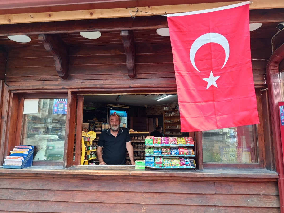 30 Ağustos Rize’de Coşkuyla Kutlanırken Esnaftan Bayrak Eleştirisi.