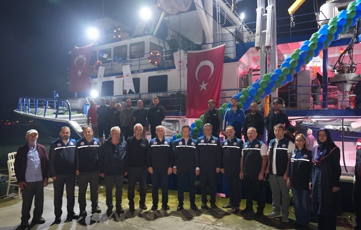 Rize’de Balıkçılar “Vira Bismillah” Dedi: Yeni Sezon Dualarla Başladı