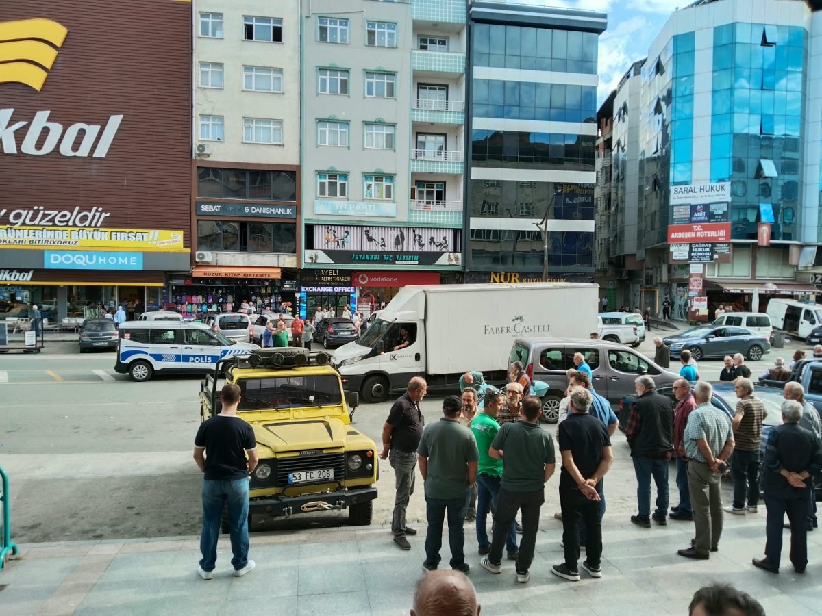 Ardeşen' de Silahlı Saldırı! 29 Yaşındaki Genç Ağır Yaralandı.