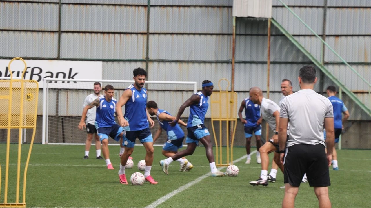 Çaykur Rizespor Deplasmanda Tarihi Serinin Peşinde: Hedef Göztepe