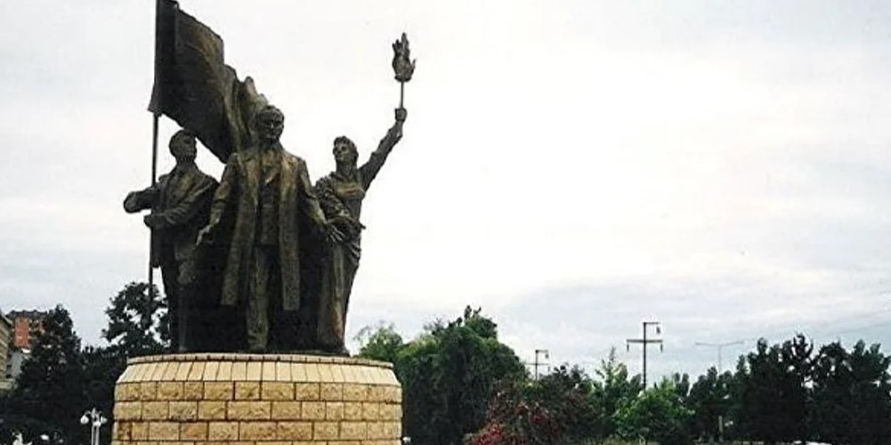 CHP Rize İl Başkanı Muhittin Bayrak’tan Atatürk Büstü Tepkisi: “Atamızın Büstünü Derhal Eski Yerine Getirin”