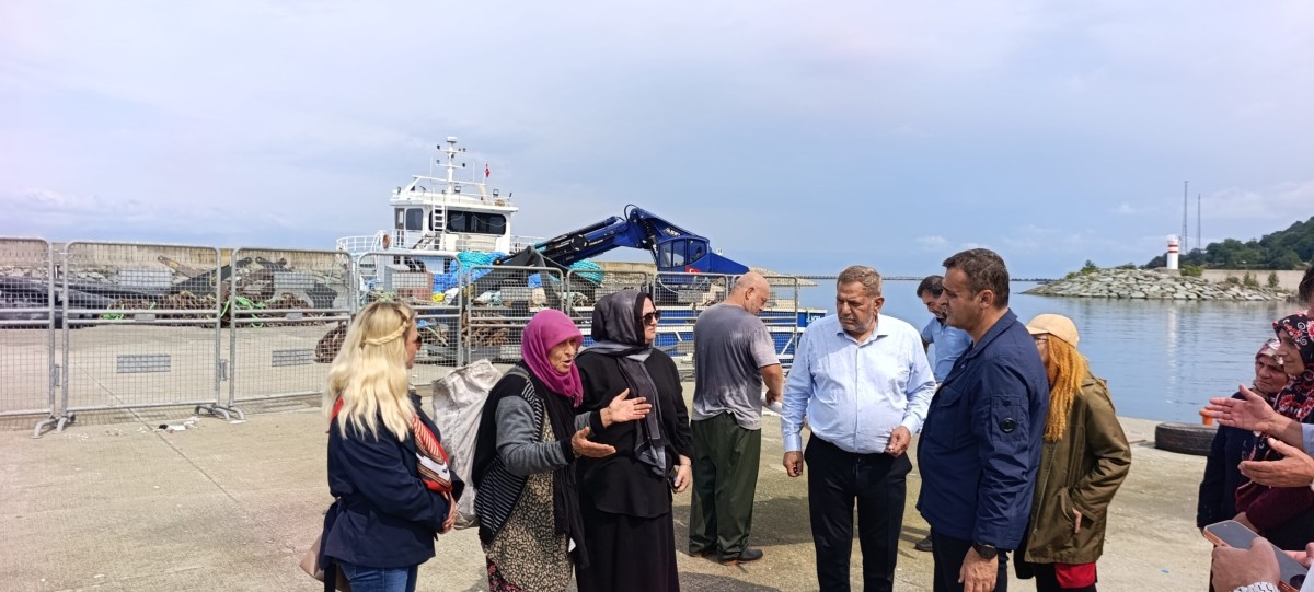 Pazarlı balıkçılar yol kapattı Milletvekilleri destek verdi