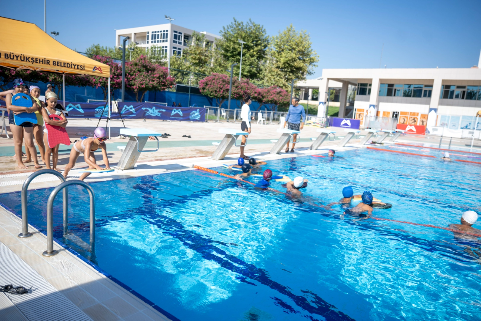 4 bin 200 kişi yüzme öğrendi
