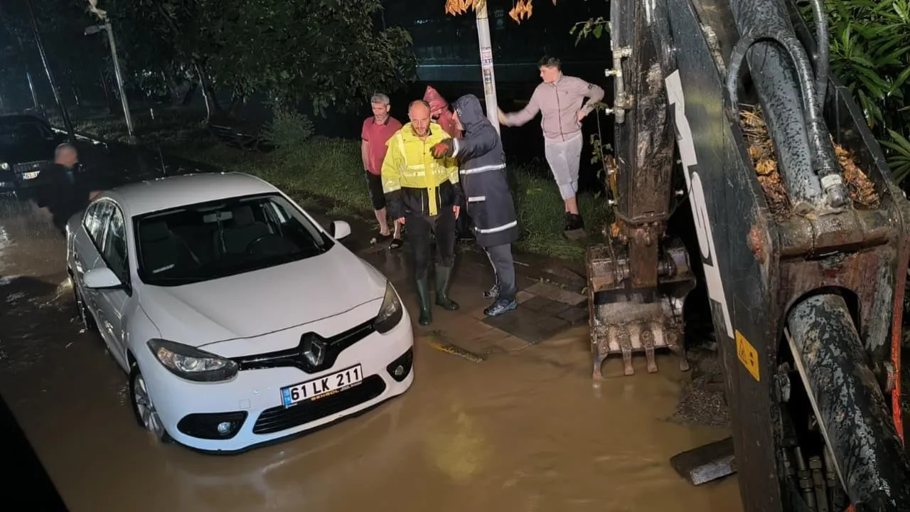 SAĞANAK ARSİN'İ DE VURDU... EKİPLER SEFERBER!