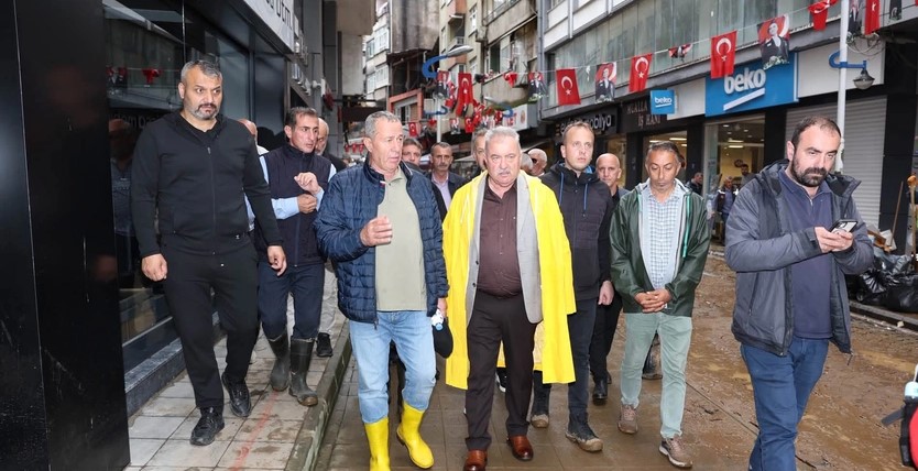 Pazar’da Sel Felaketinin Ardından Siyasetüstü Dayanışma