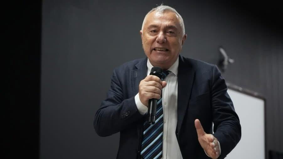 Av. Kazmaz’dan Siyasetçilere Sert Eleştiri: “Siyaset Koltuk İçin Değil, Halk İçin Yapılır”