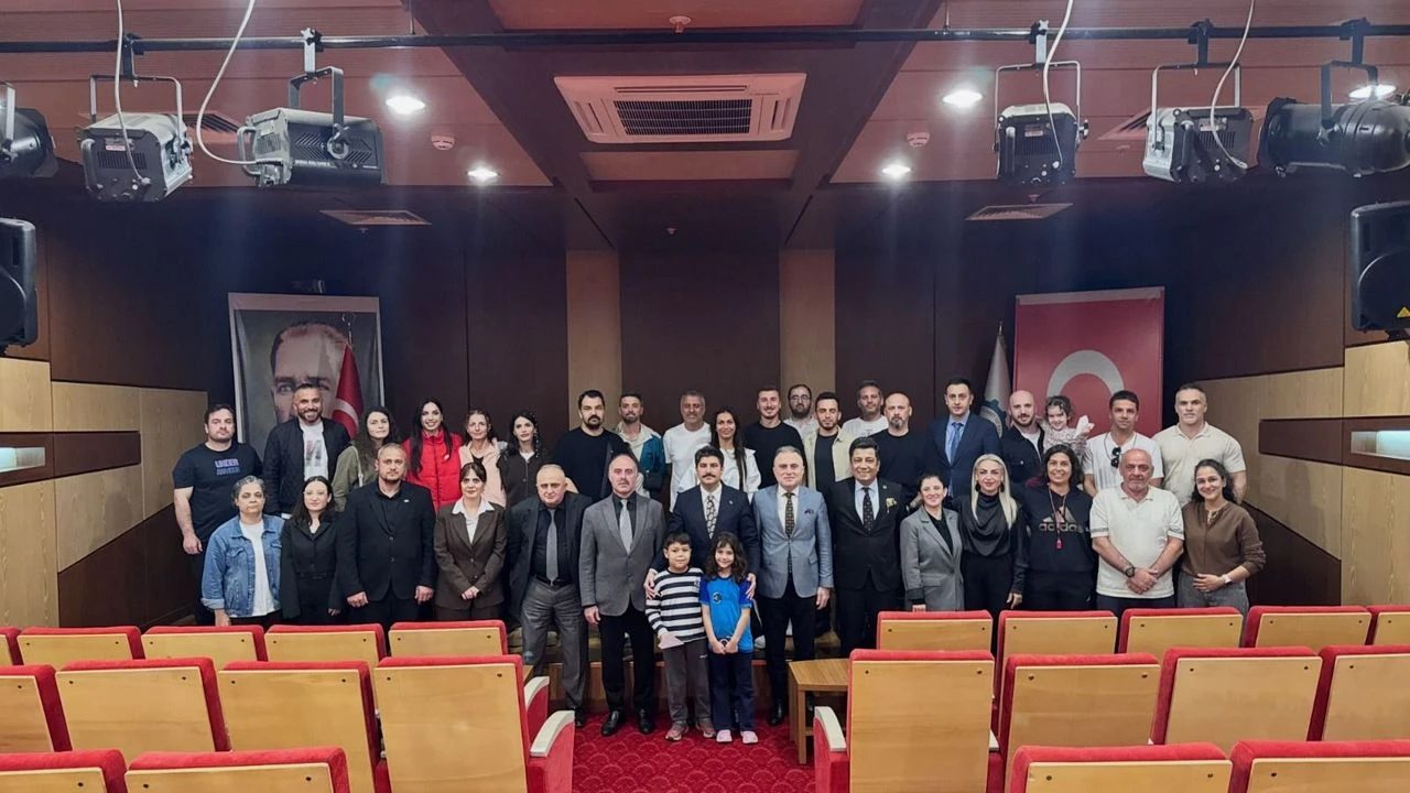 Hopa’da Okul Sporları Toplantısı Yapıldı