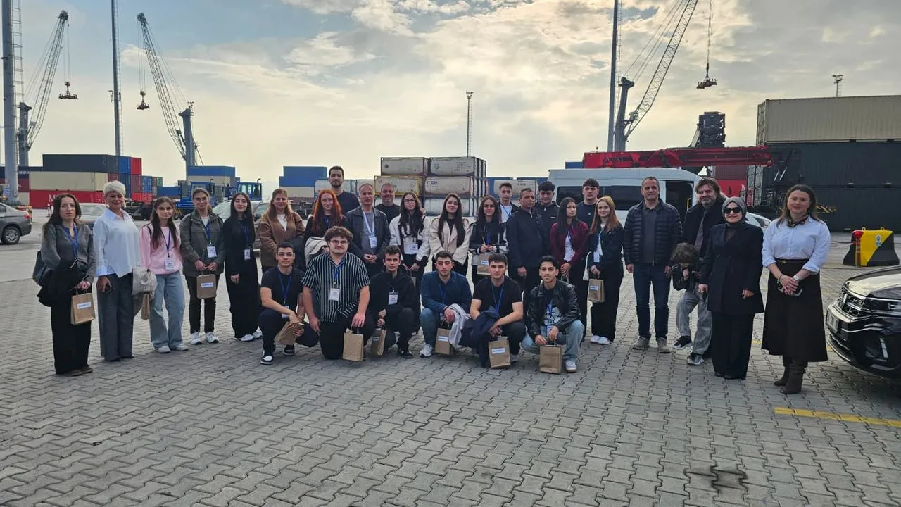 Artvinli Öğrenciler Beldeport Limanı’nı Ziyaret Etti